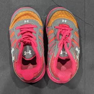 Girls Under Armour Tennis Shoes size 5